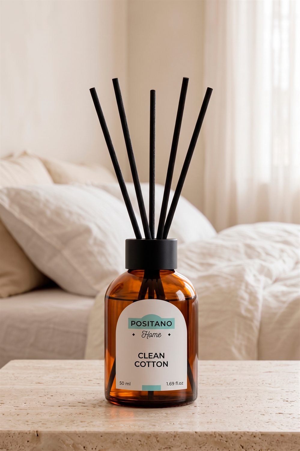 Флакон Positano Home Чистый хлопок в светлой спальне